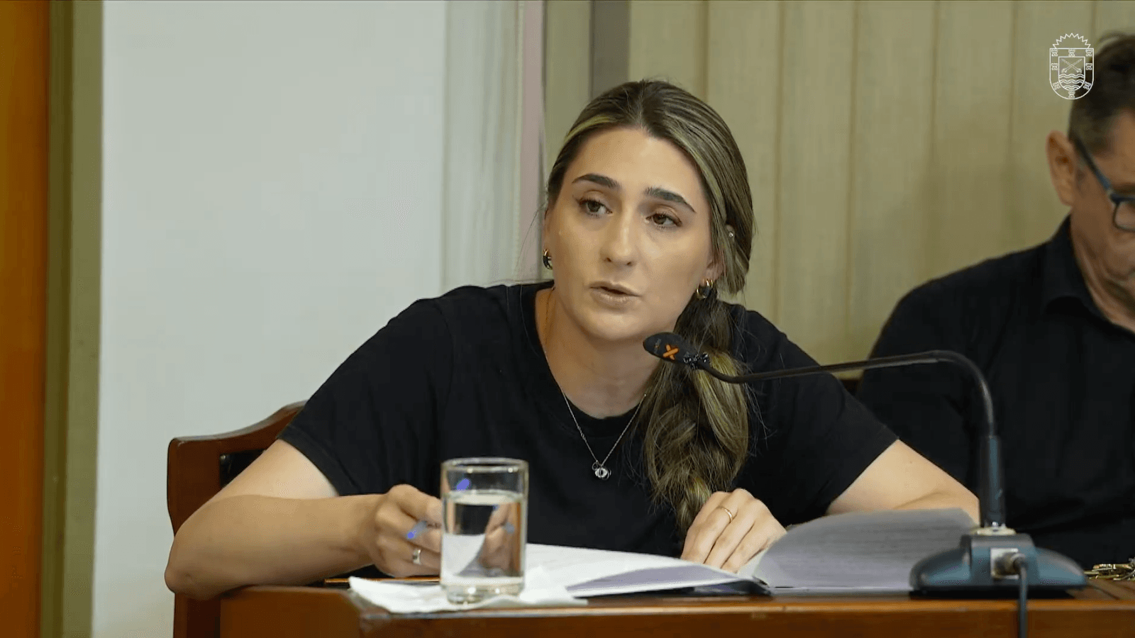 La concejala Pía Felpeto interviene durante una sesión del Concejo de Representantes de Villa Carlos Paz.
